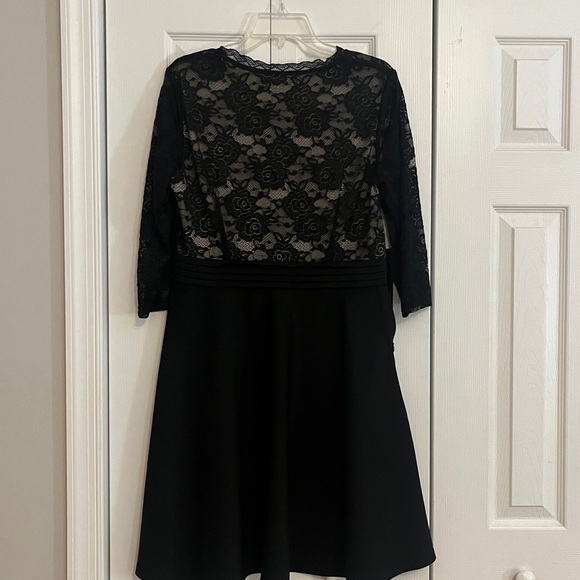 Cocktail length black and cream colored dress, size 10/XL - Picture 2 of 3